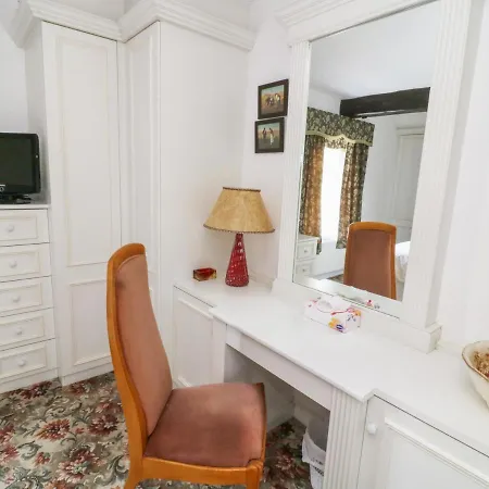 Holiday home Sally's